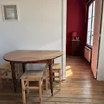 Quiet & Bright Apartment