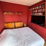 Quiet & Bright Apartment